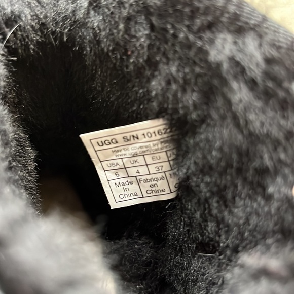 UGG Classic Mini II Genuine Shearling Lined Boot, BLACK SIZE 6 US   0398 - Picture 12 of 12